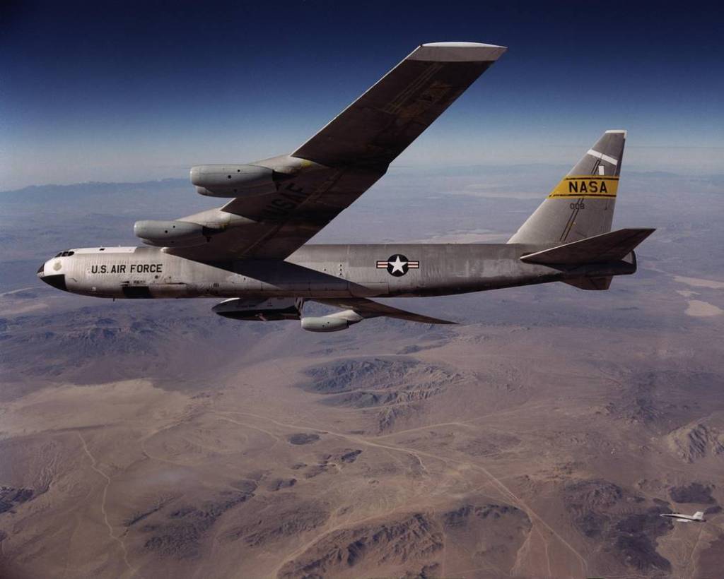 B-52 Banks Before Air-Drop of X-38