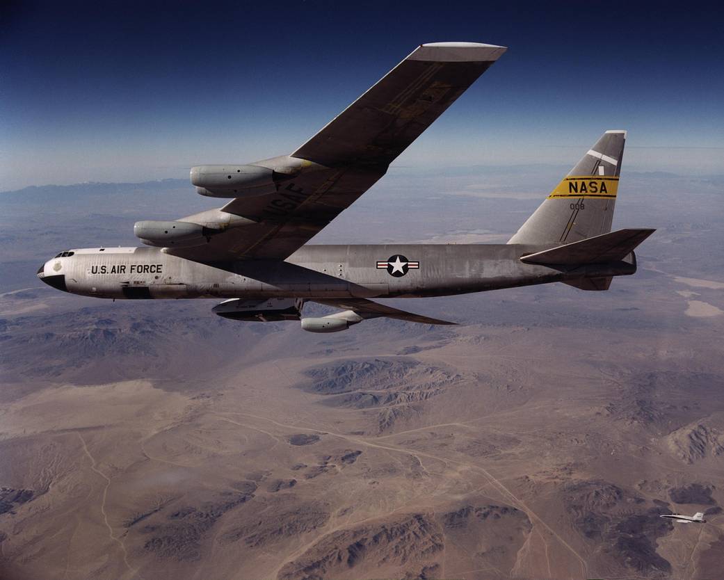 B-52 Banks Before Air-Drop of X-38