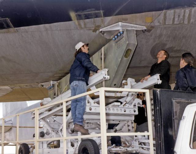 Experimental Fabrication Team Examines X-38 Pylon