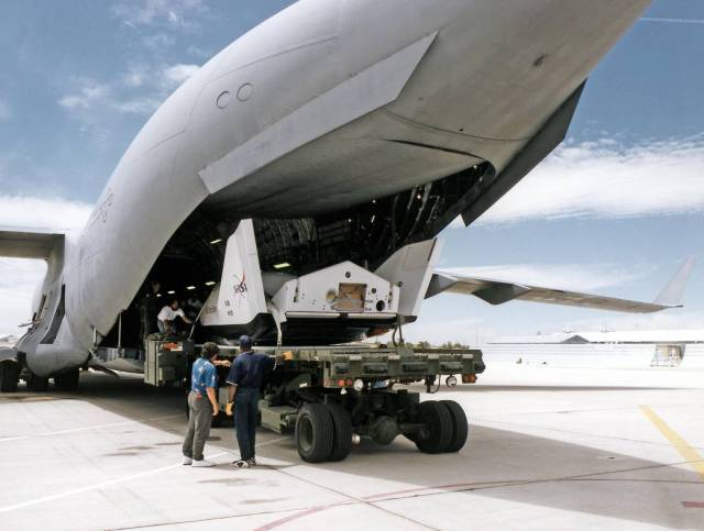 C-17 Delivers X-38 to DFRC