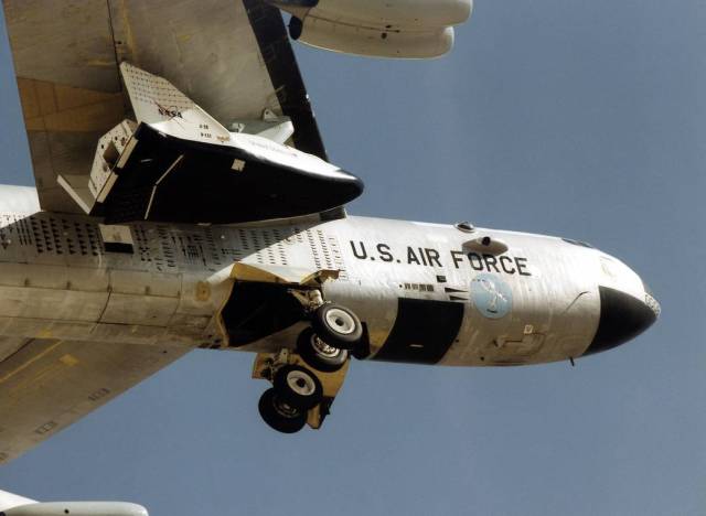 B-52 Carries X-38 Aloft
