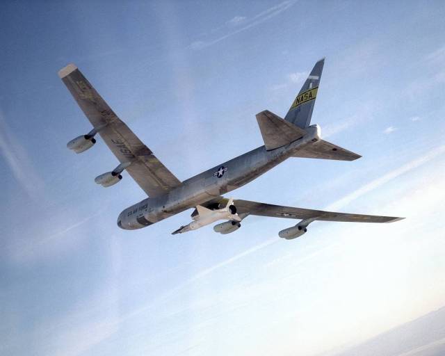 X-43A Hypersonic Experimental Vehicle mounted onto a B-52.