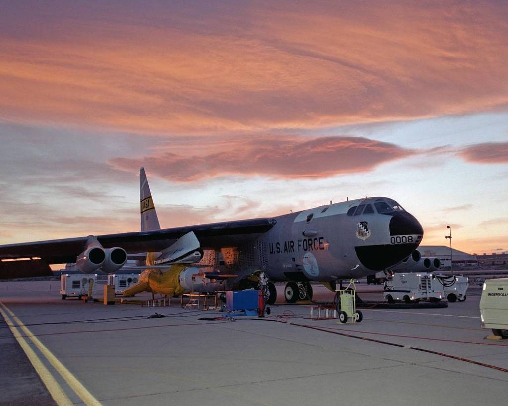 Second X-43A and Pegasus Attached to B-52B Wing