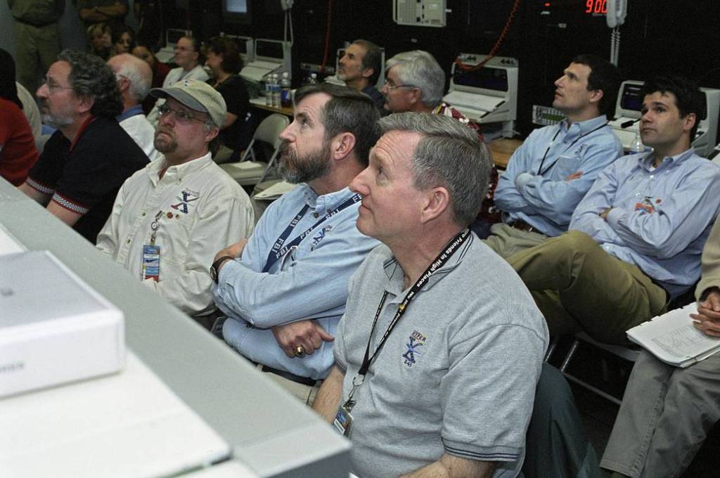 NASA Personnel Watch Second Successful X-43A Flight