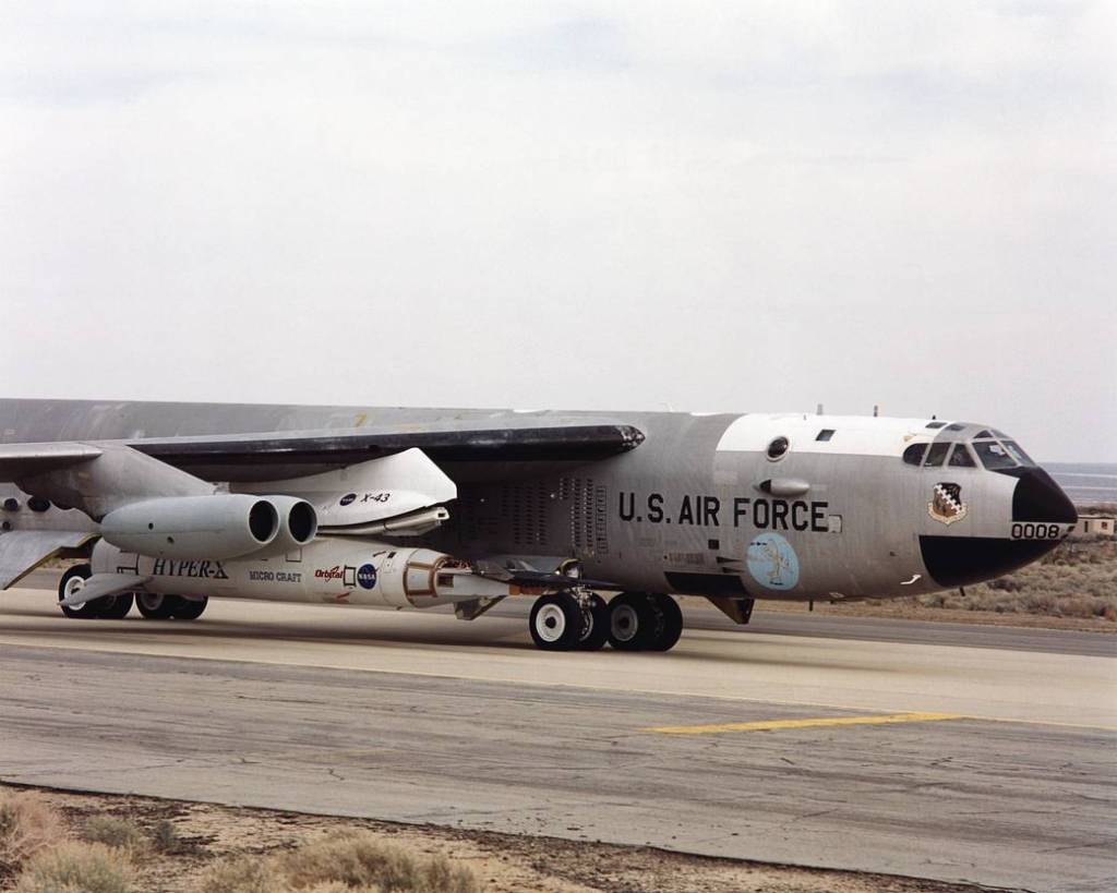 Taxi Test: X-43A and Pegasus Booster Attached to B-52