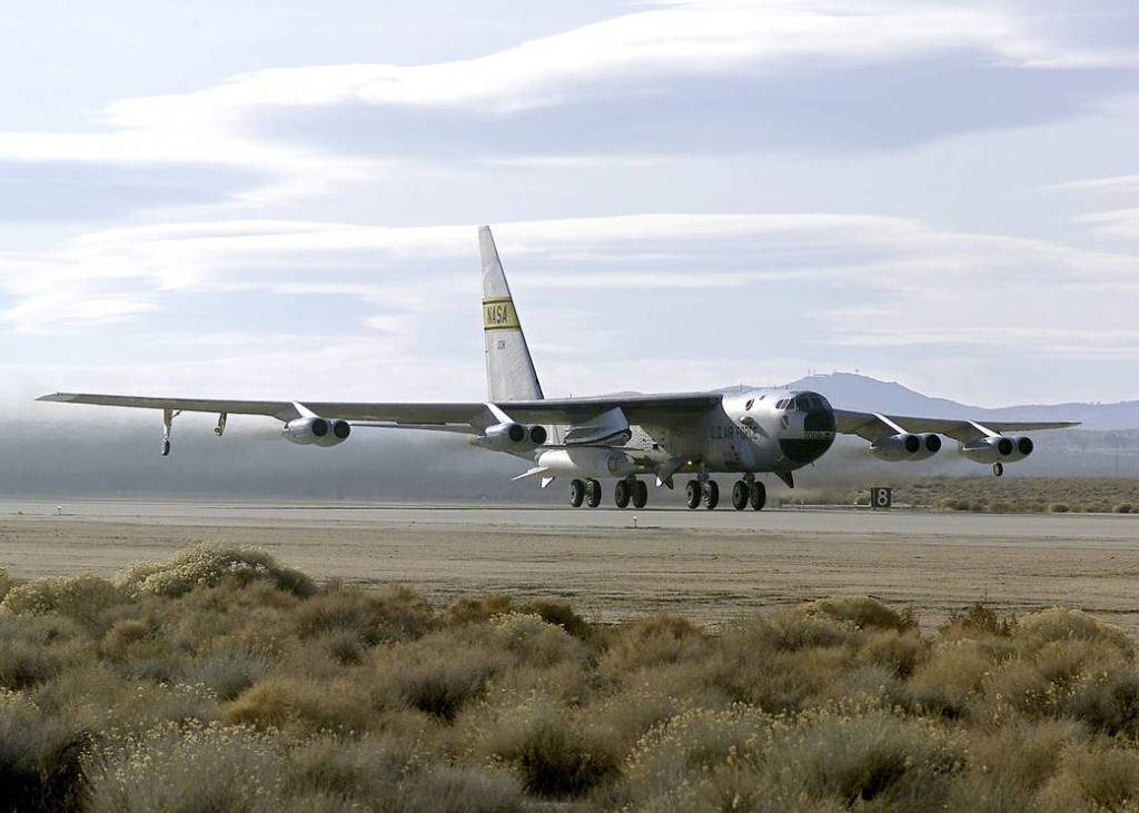 B-52 Mothership Carries X-43A Aloft