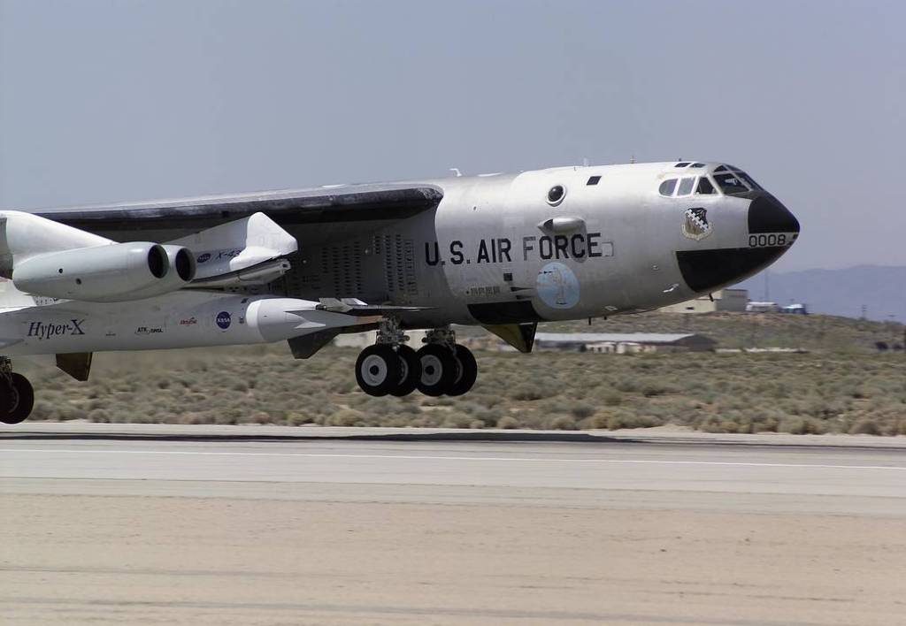 B-52 Mothership Carries Second X-43A Aloft
