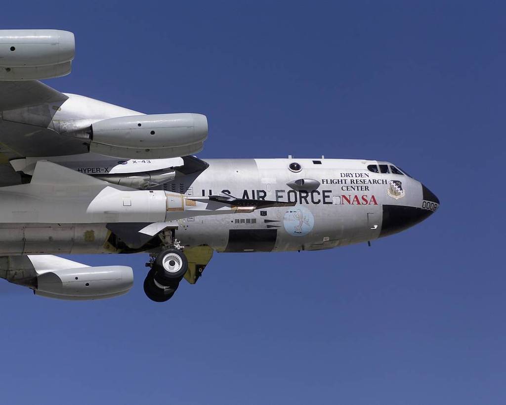 Captive-Carry Evaluation Flight of X-43A Hypersonic Experimental Vehicle