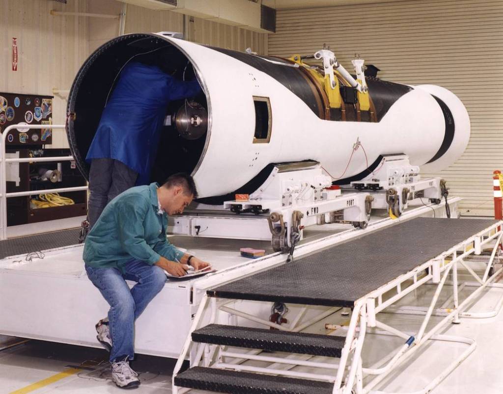 Technicians Prepare Pegasus Booster Rocket for X-43A Flight