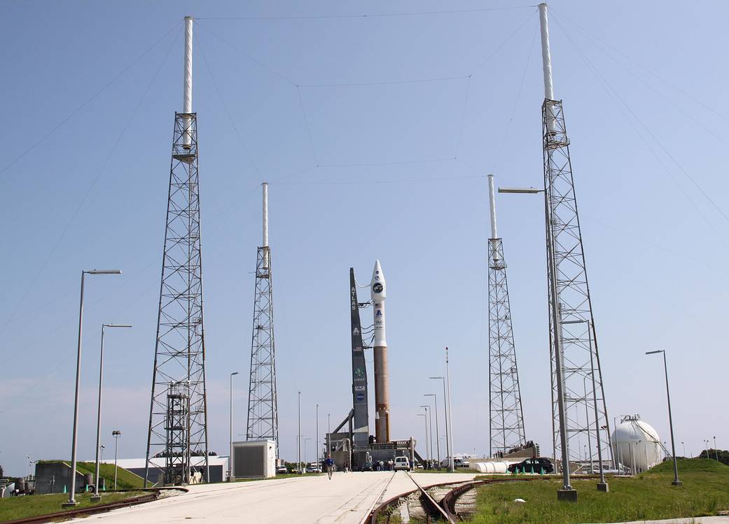 On Launch Complex 41 on Cape Canaveral Air Force Station, the Atlas V/Centaur rocket reaches the launch pad carrying NASA's Lunar Reconnaissance Orbiter and Lunar Crater Observation and Sensing Satellite. 