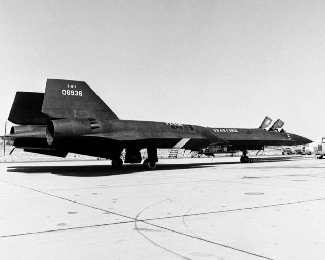 YF-12 on Edwards Ramp