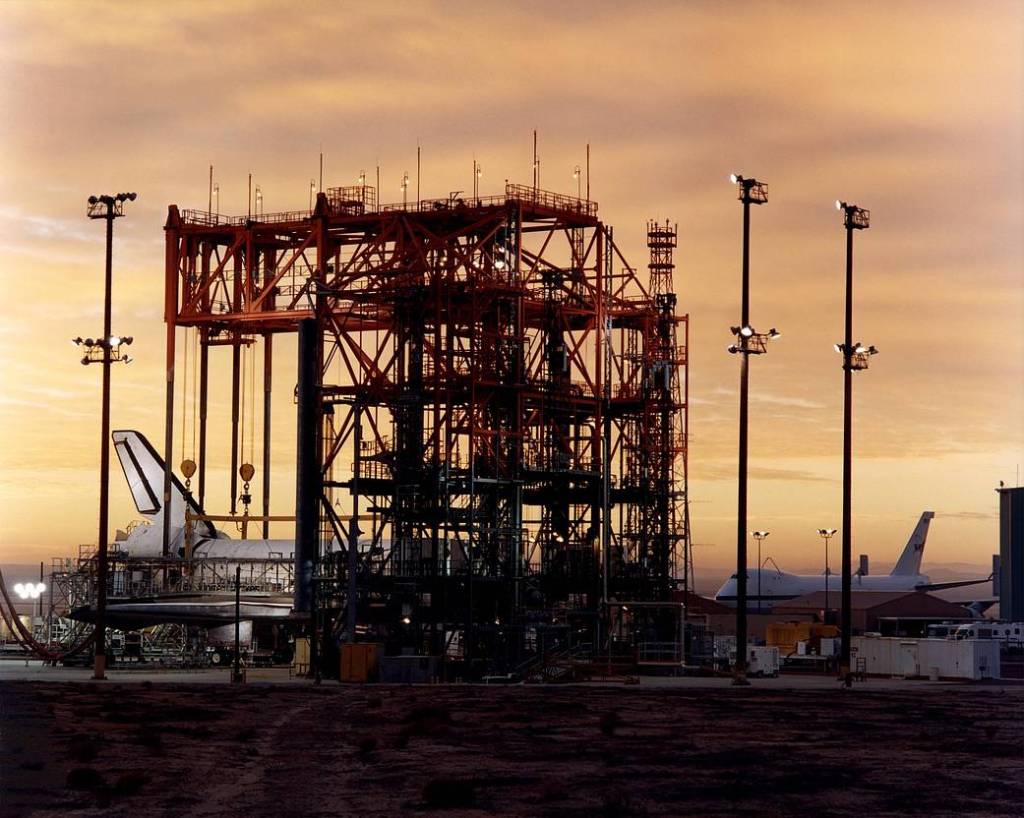 STS-92 Discovery at the Mate-Demate Device
