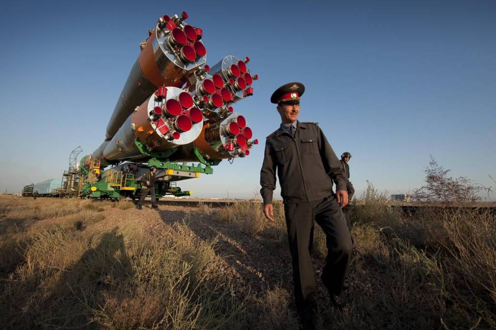 Soyuz Rollout for Expedition 21 Launch