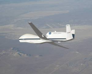 Global Hawk 872 Banks over Rogers Dry Lake