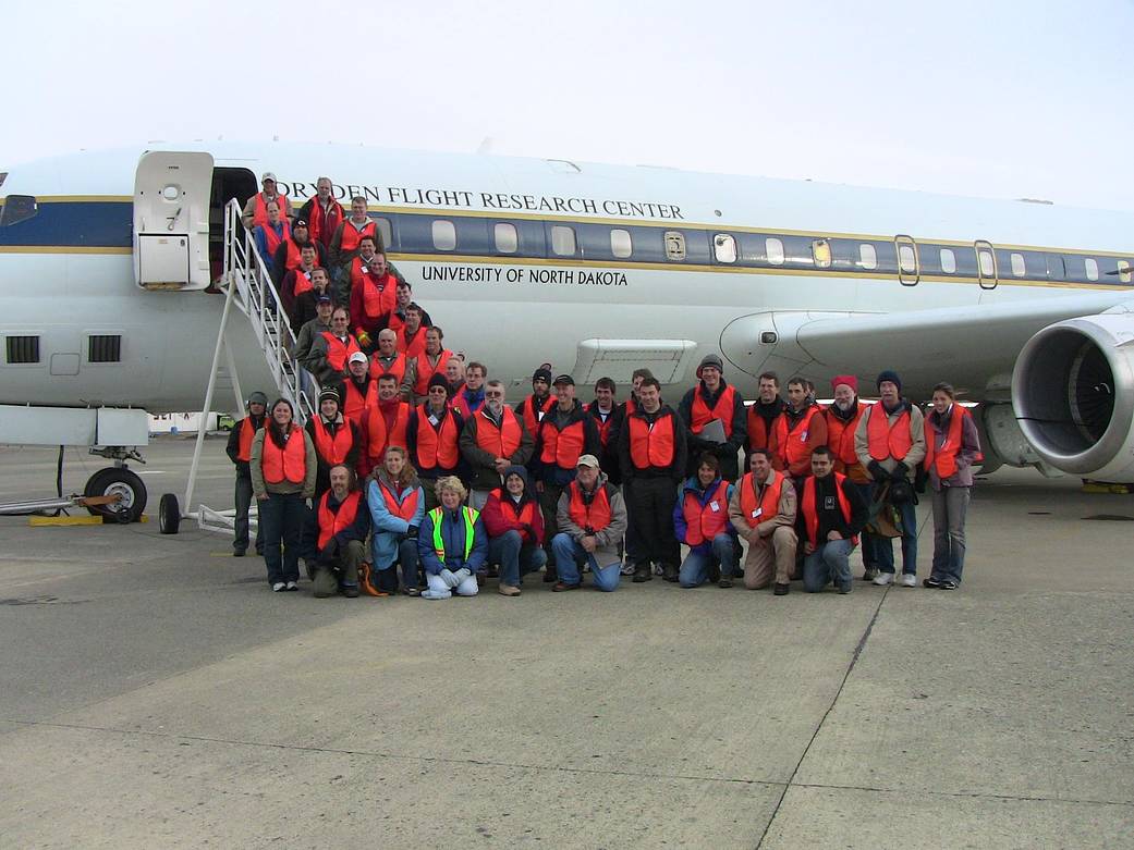 Crew & Researchers in Front of the DC-8