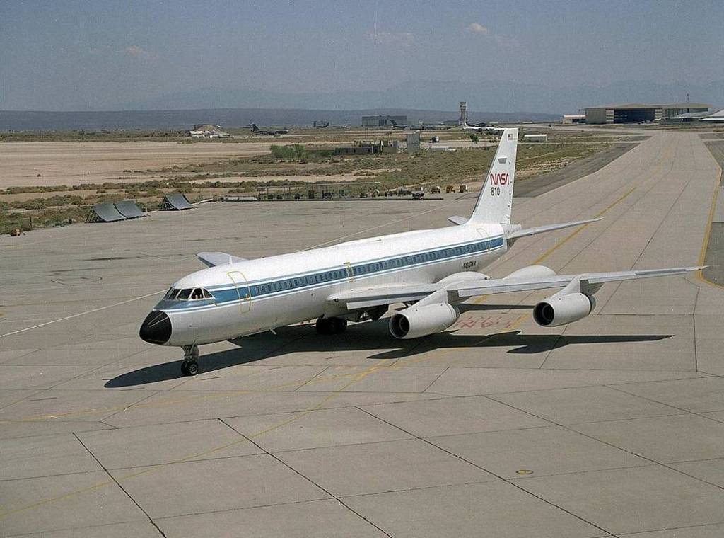 CV-990 on Ramp