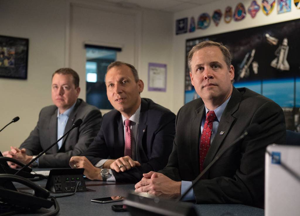 Administrator Bridenstine, NASA Officials Watch InSight Mars Launch