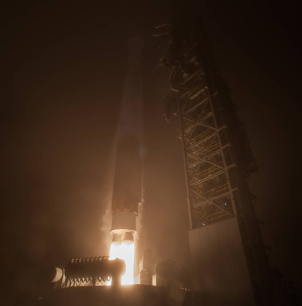 Liftoff of Insight mission aboard ULA Atlas V rocket in foggy early morning
