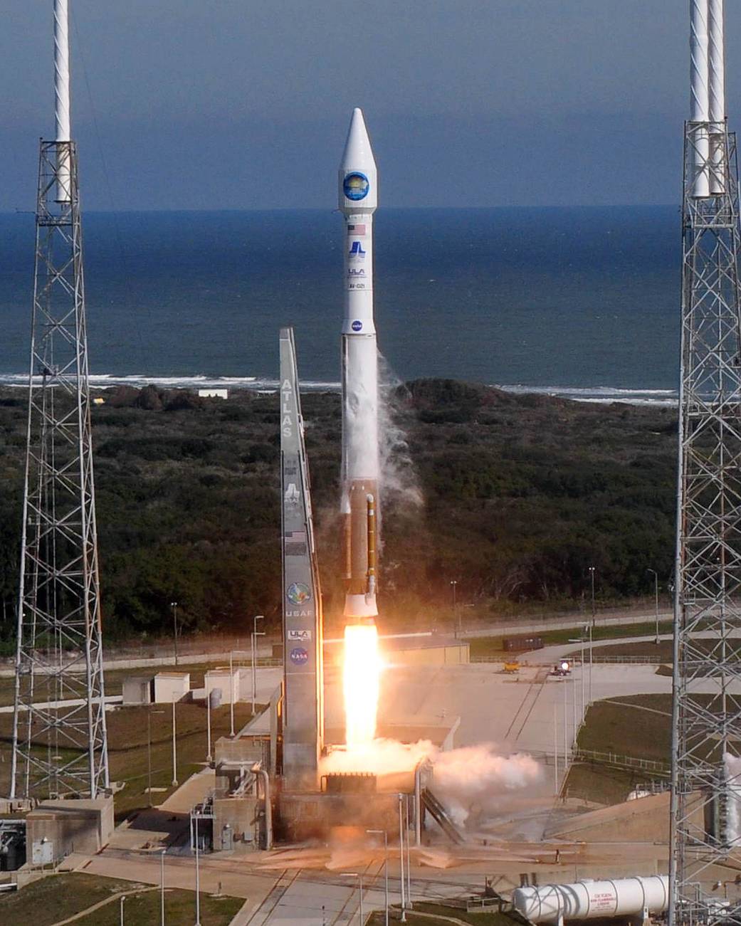 Daytime launch of Atlas V rocket with SDO aboard