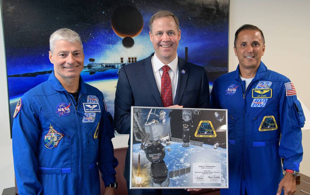 Administrator Bridenstine Meets With Expedition 54 Astronauts