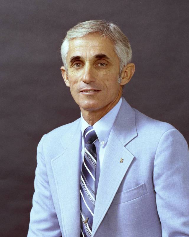Portrait of former Center Director John Manke