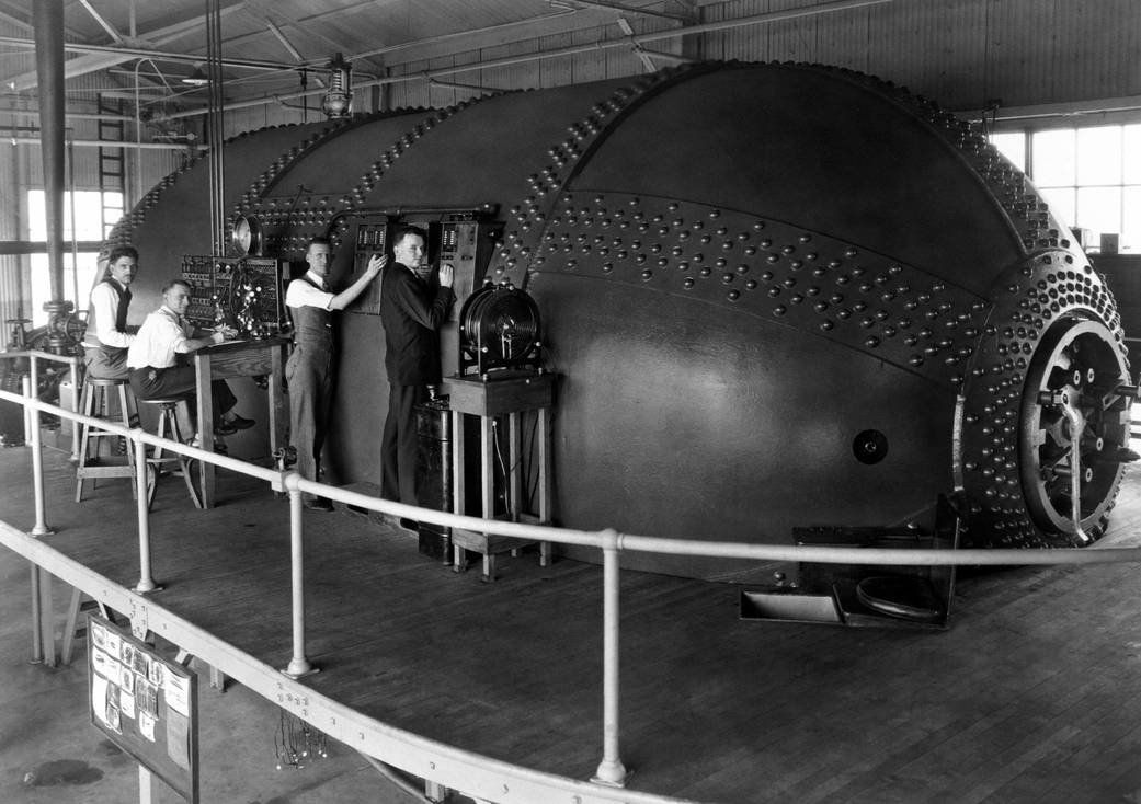 A quartet of NACA staff conduct tests on airfoils in the Variable Density Tunnel.
