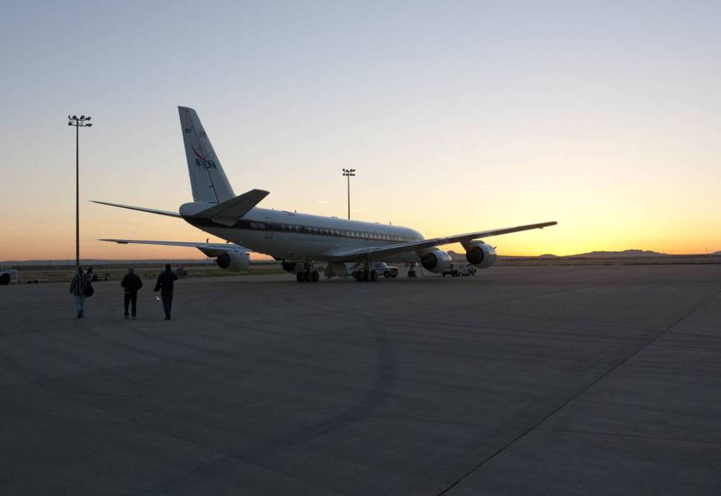 DC-8 Flying Lab Kicks Off Second Year of IceBridge Studies