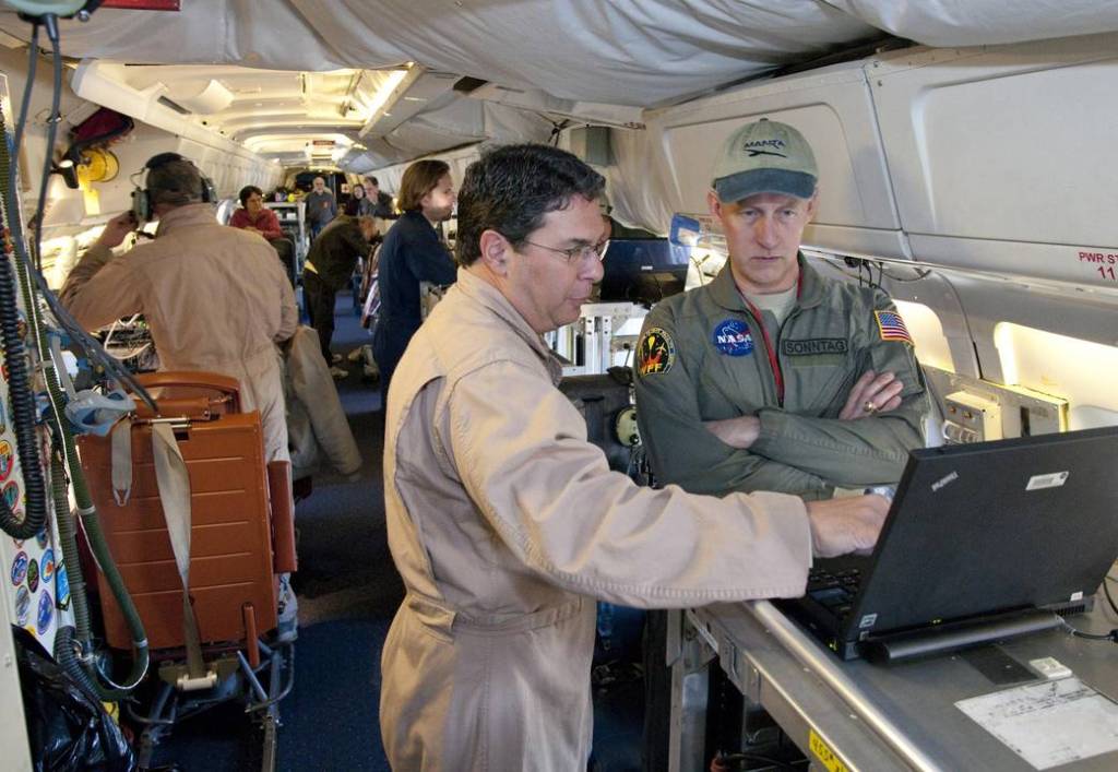 DC-8 IceBridge Team Reviews Data