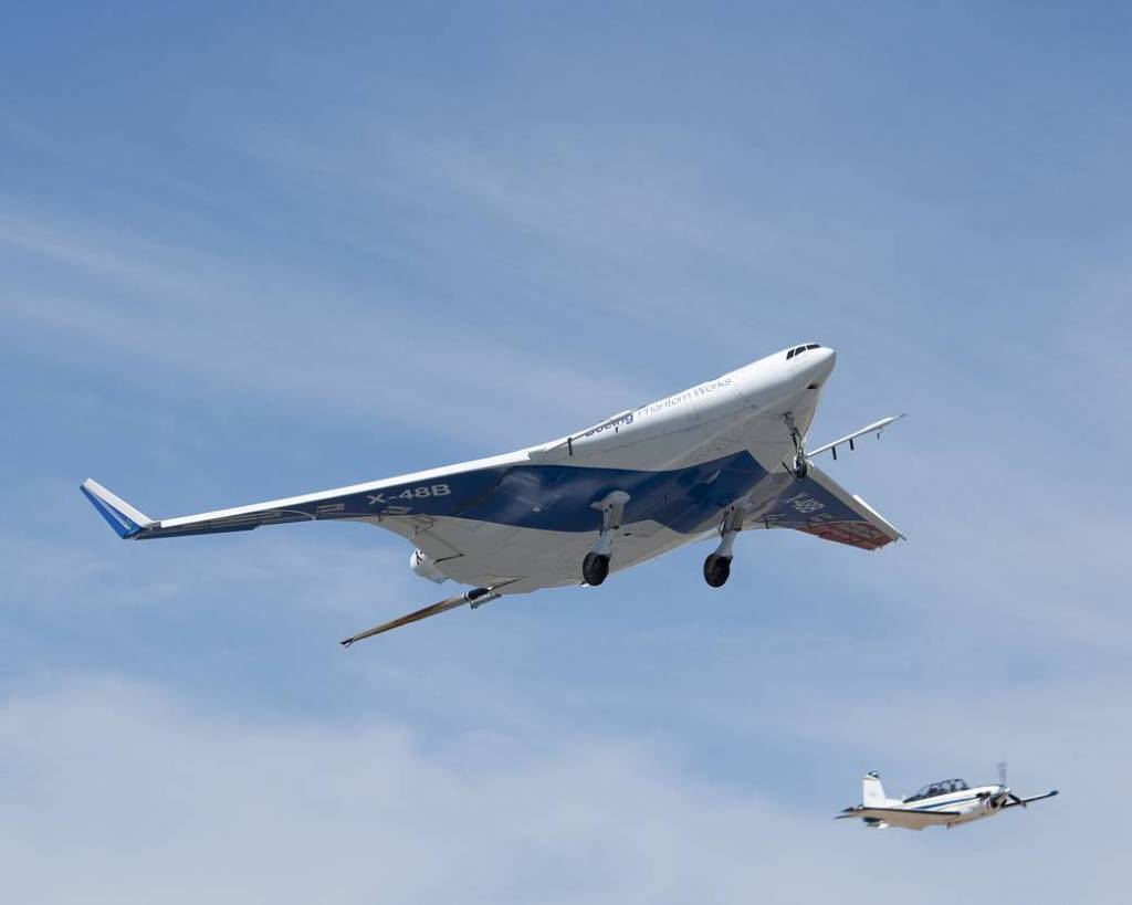 Dryden’s T-34 Chases the X-48B