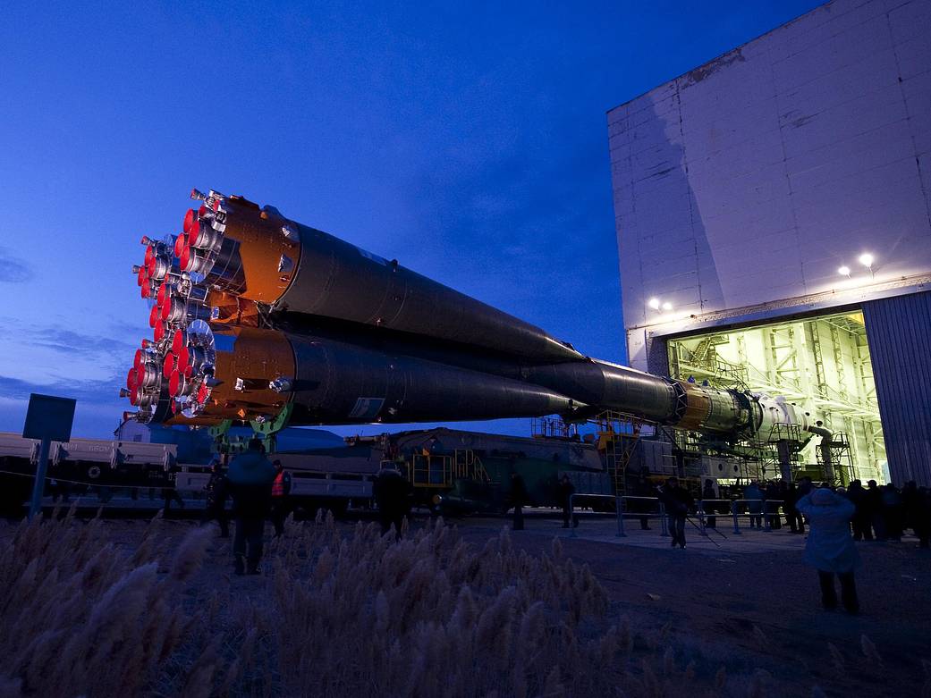 Expedition 23 Soyuz Rollout