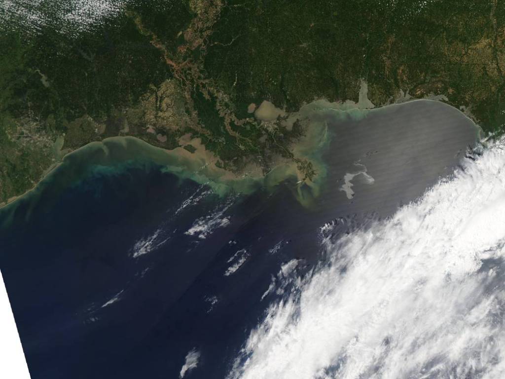 Oil Slick Spreads off Gulf Coast