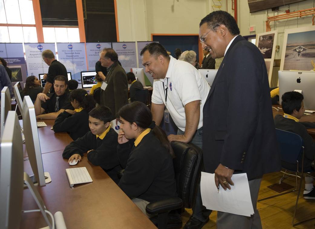 Lew Braxton overlooking students at the computers learning math.