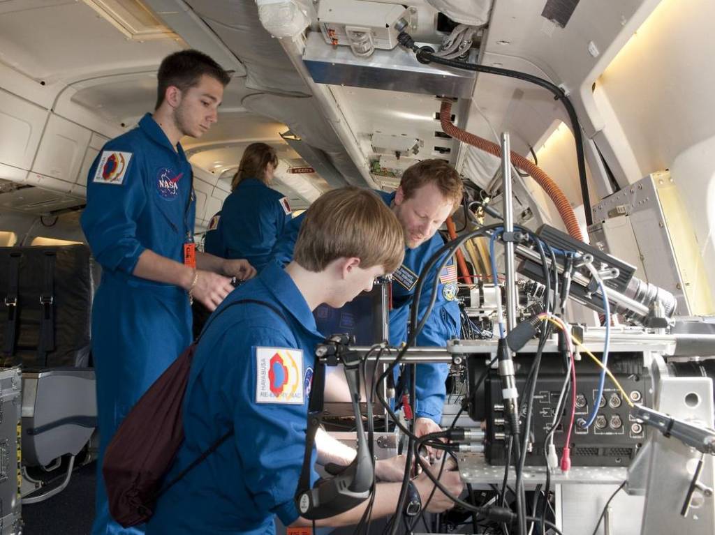PI Assists Students in Hayabusa Re-entry Preparation