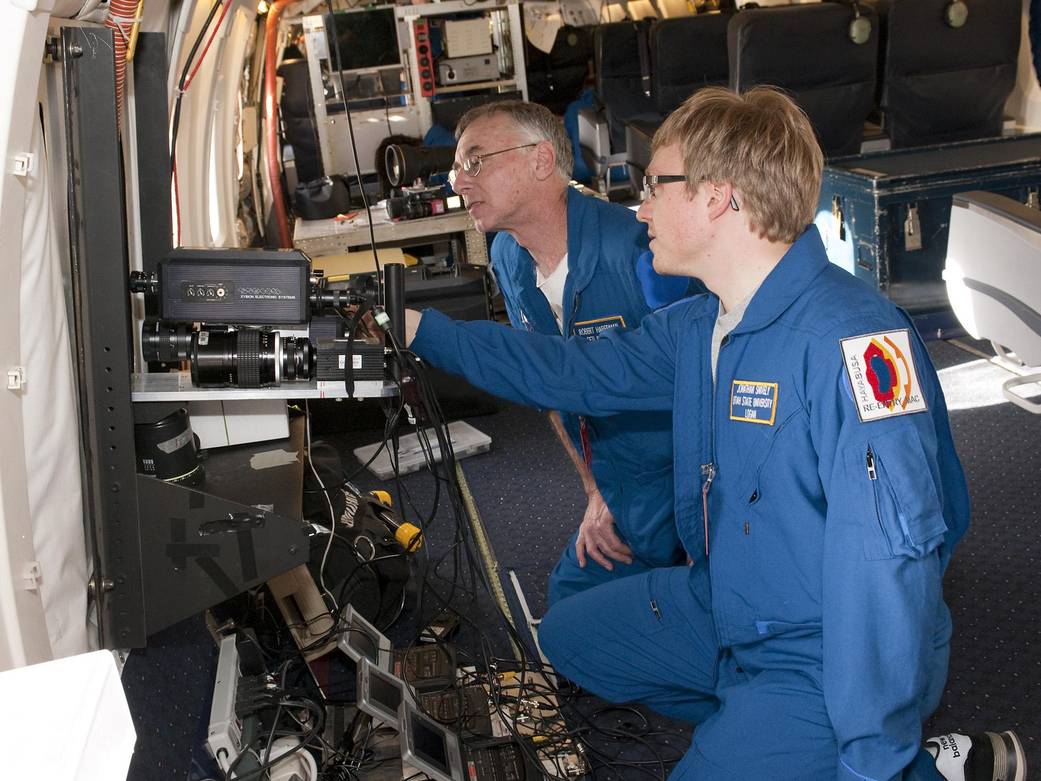 Team Members Align Camera to Prepare for Hayabusa Re-entry