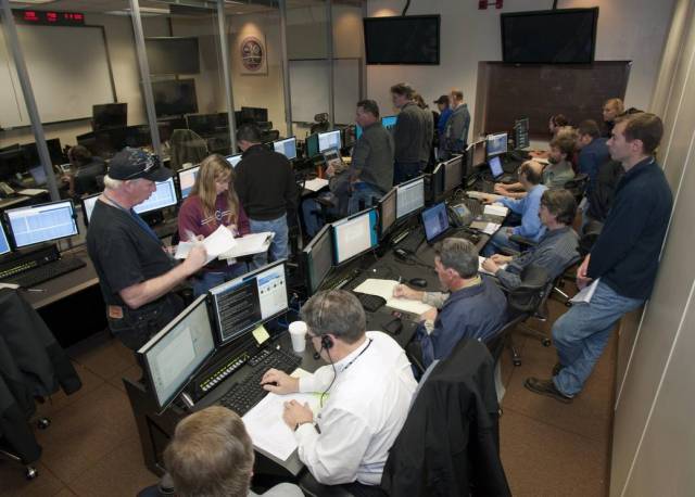 Science Team Members Monitor Data in Global Hawk Operations Center
