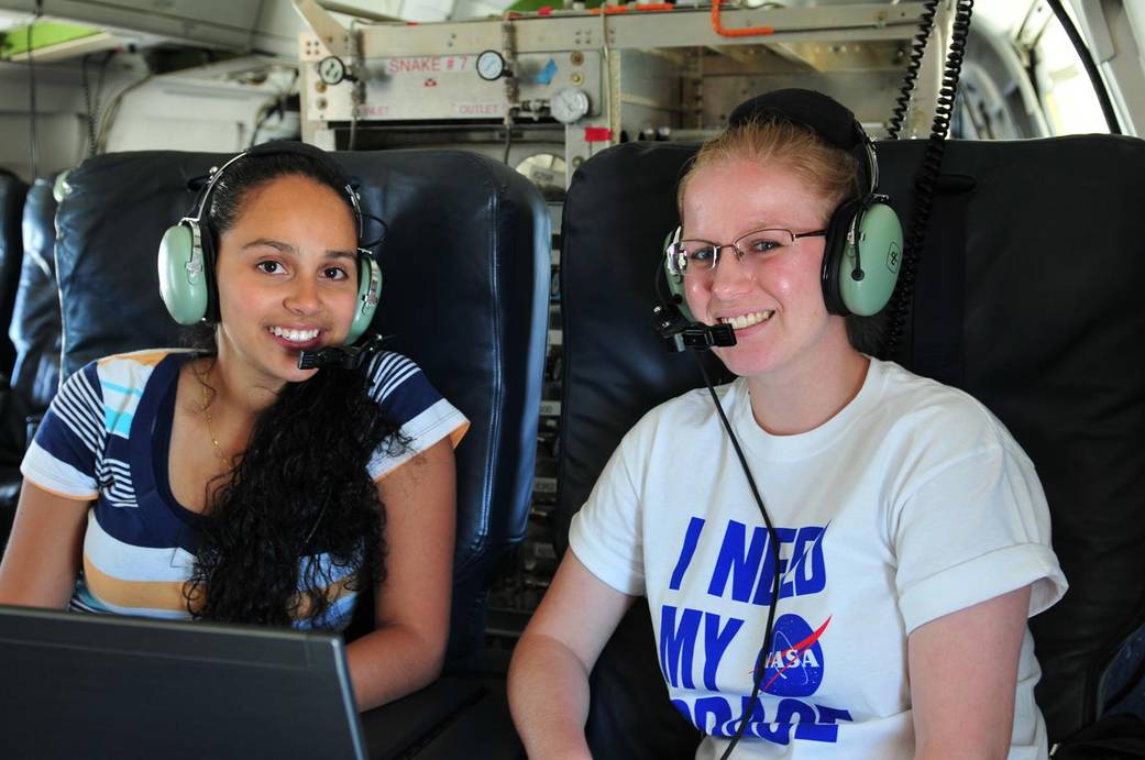 Students Enjoy SARP Flight Aboard NASA's DC-8