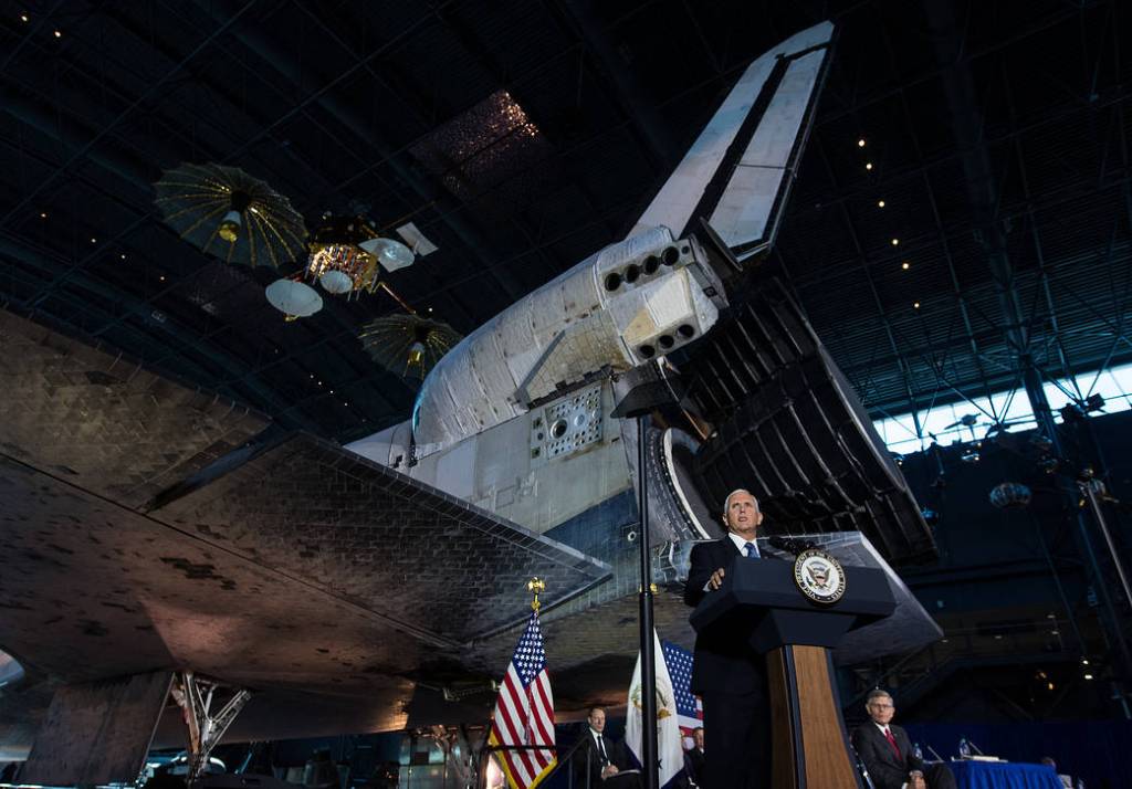 Space Council Outlines Steps to Explore Moon and Mars