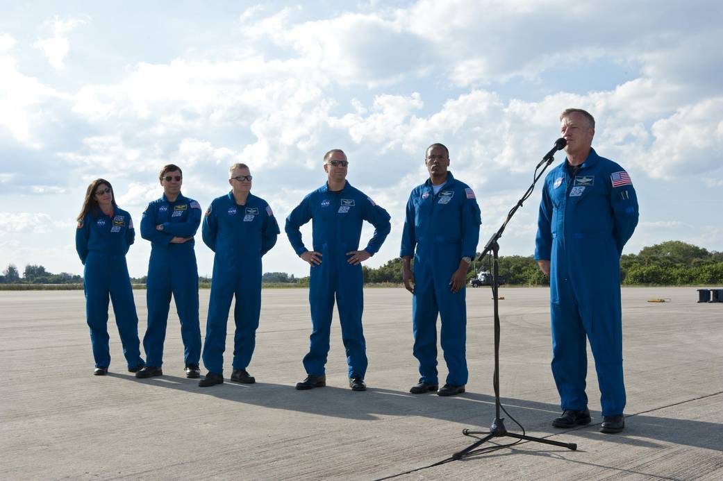 STS-133 Crew Begins Dress Rehearsal