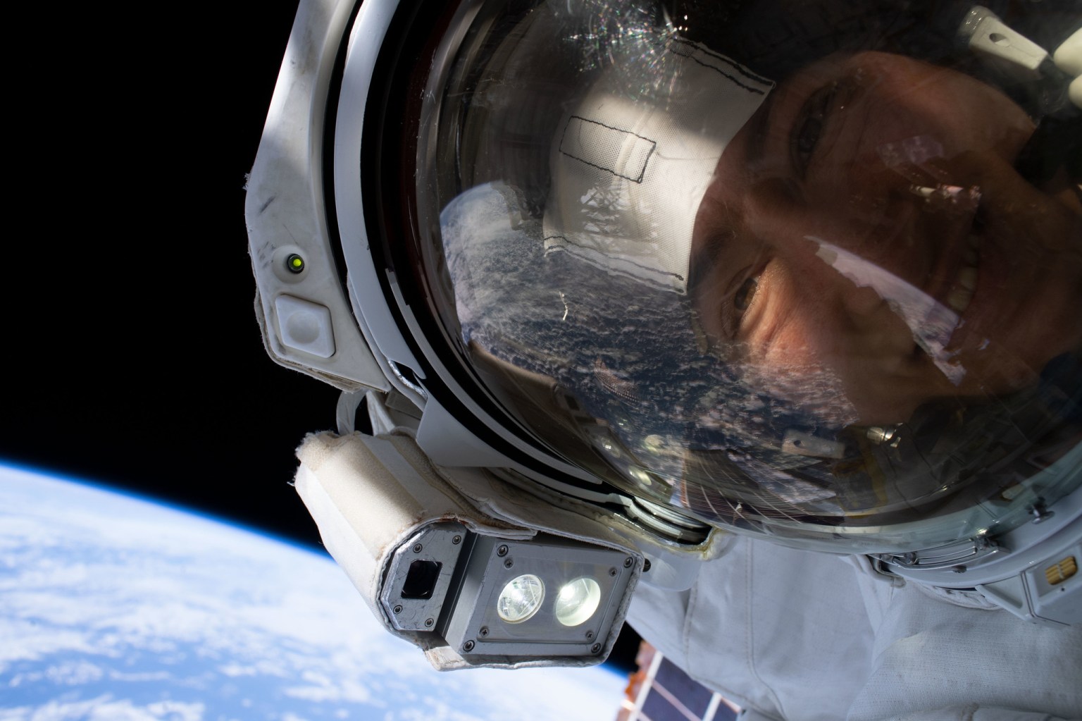 NASA astronaut Christina Koch takes an out-of-this-world "space-selfie" with the Earth behind her.