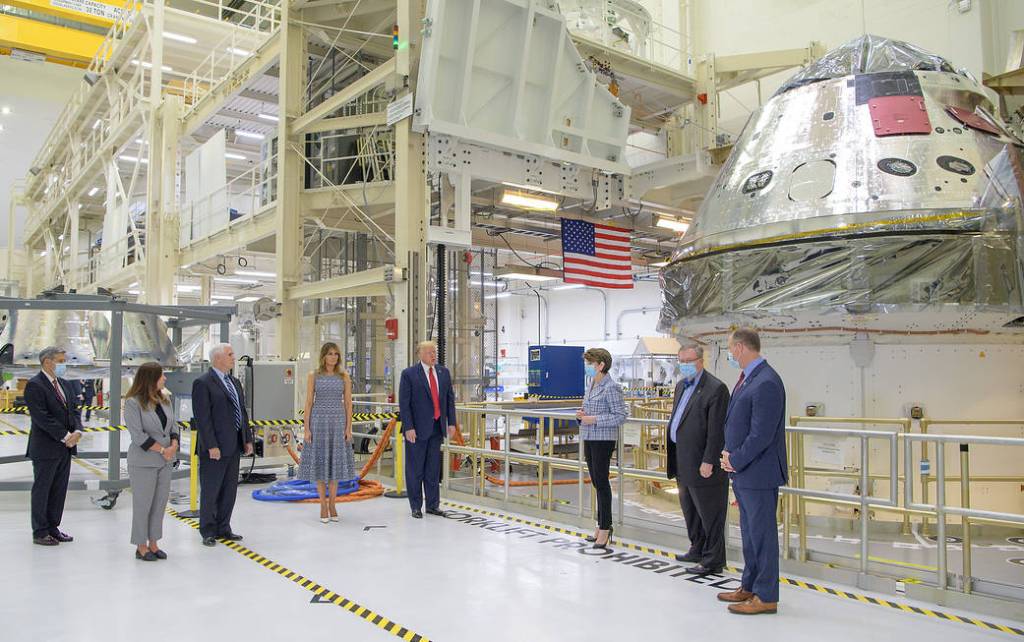 President, Vice President Tour KSC Before Demo-2 Launch Attempt