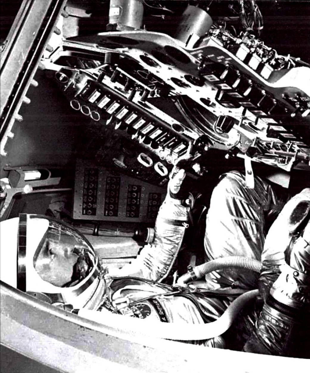 4a-shepard_in_trainer_before_launch-a.jpg