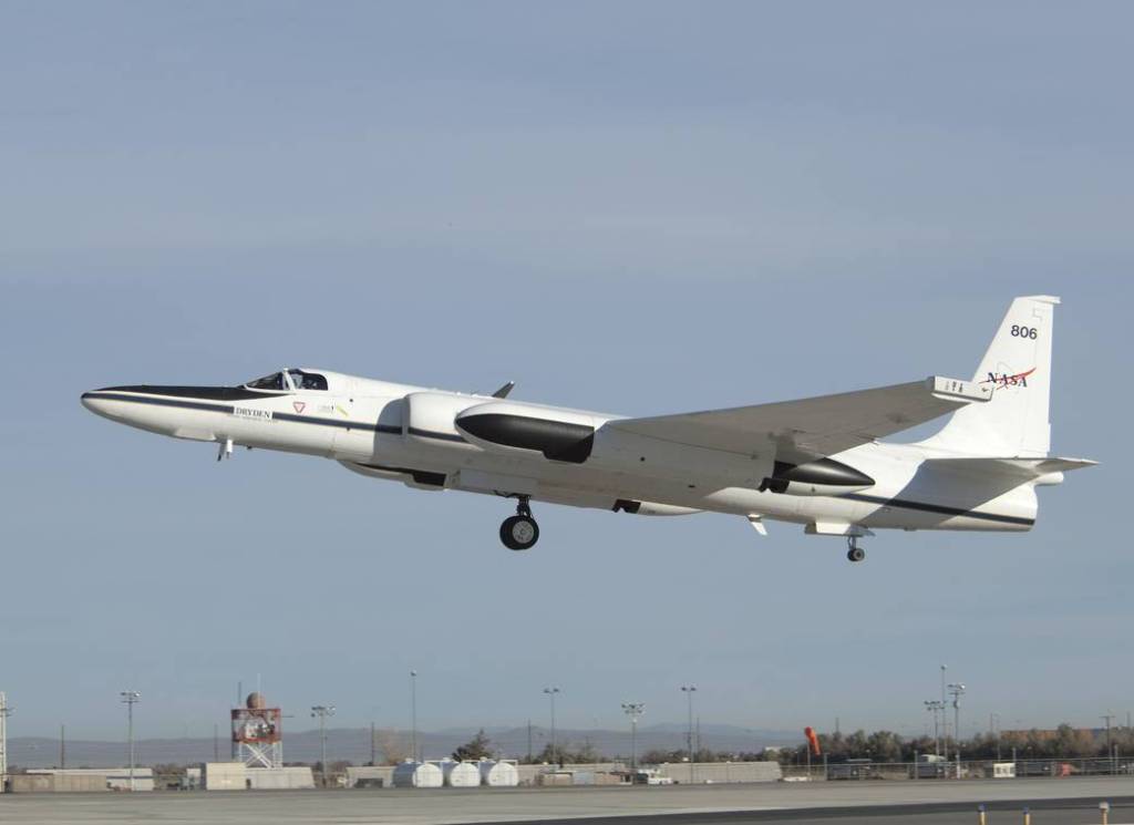 ER-2 #806 Lifts Off from Plant 42