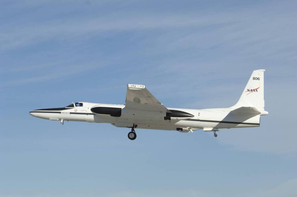 ER-2 #806 LIfts Off from Plant 42