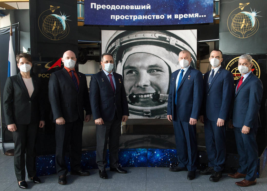 Expedition 65 backup and prime crew members