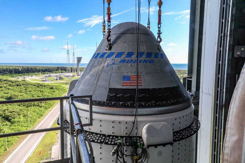 Boeing Starliner Secured Atop Atlas V Rocket