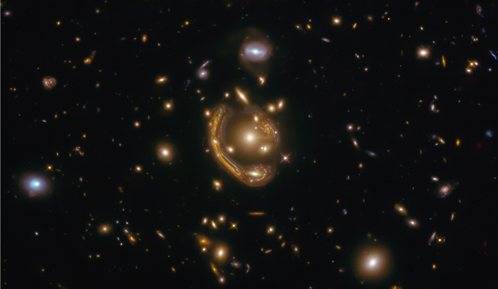 Hubble Snapshot of 'Molten Ring' Galaxy Prompts New Research