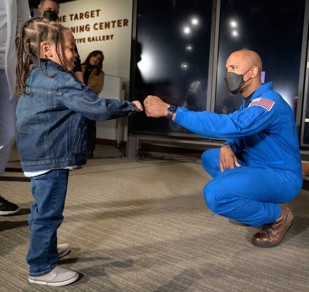 Astronaut Victor Glover: Inspiring Washington Area Students