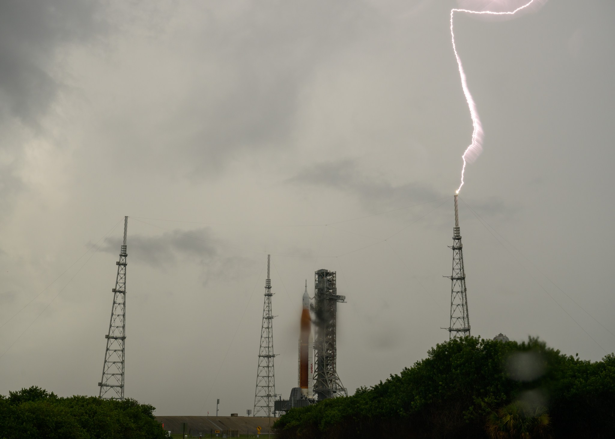 Lightning strikes the Launch Pad 39B protection system
