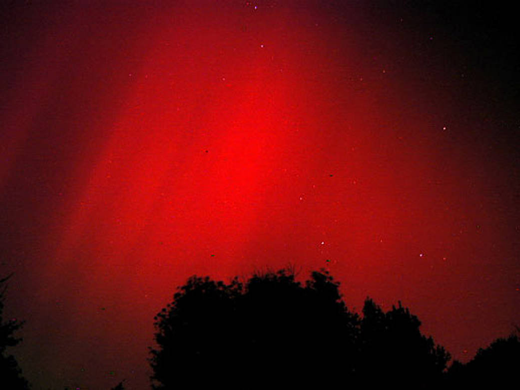 Red aurora seen in Maryland on Nov. 2003