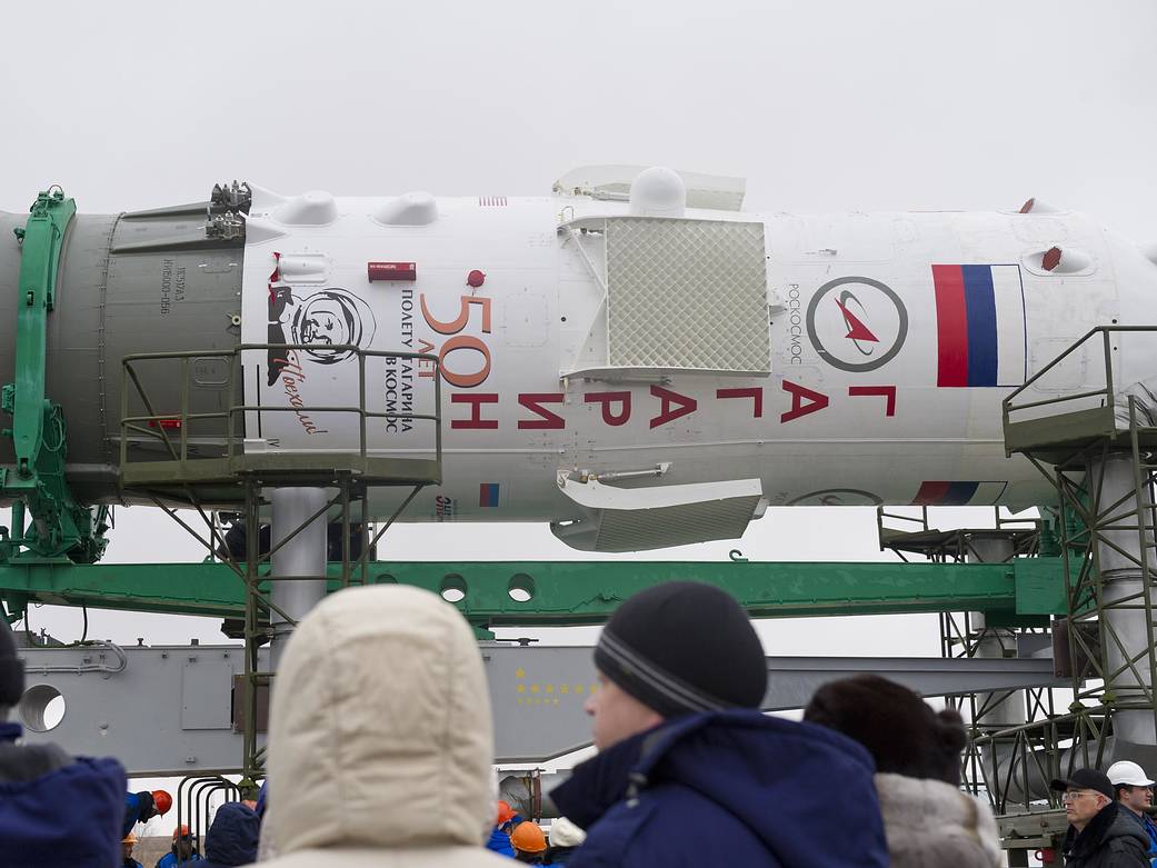 Soyuz TMA-21 Rolls to the Launch Pad